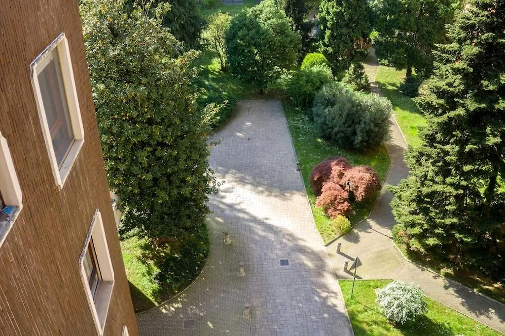 Green House - 20 Min From Milan Center, Free Wifi And Private Parking 0*,  Italy